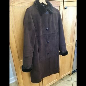 Jacket, Sherpa like women’s size M. Dark brown.